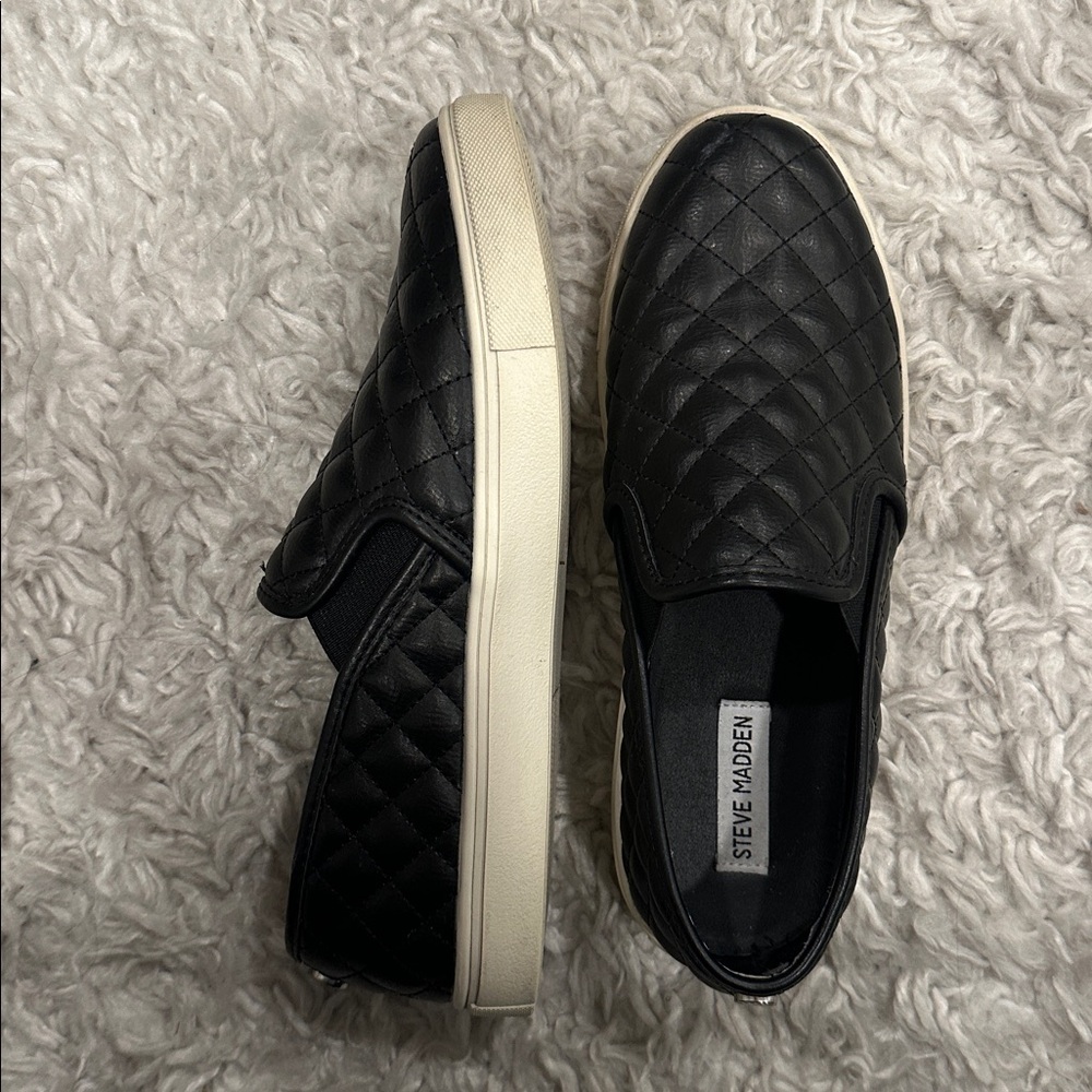 Ecentrcq Steve Madden Black Size 9 Slip Ons